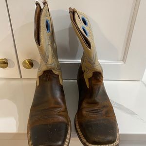 ARIAT Crossfire Girls size 4 New, but no tags